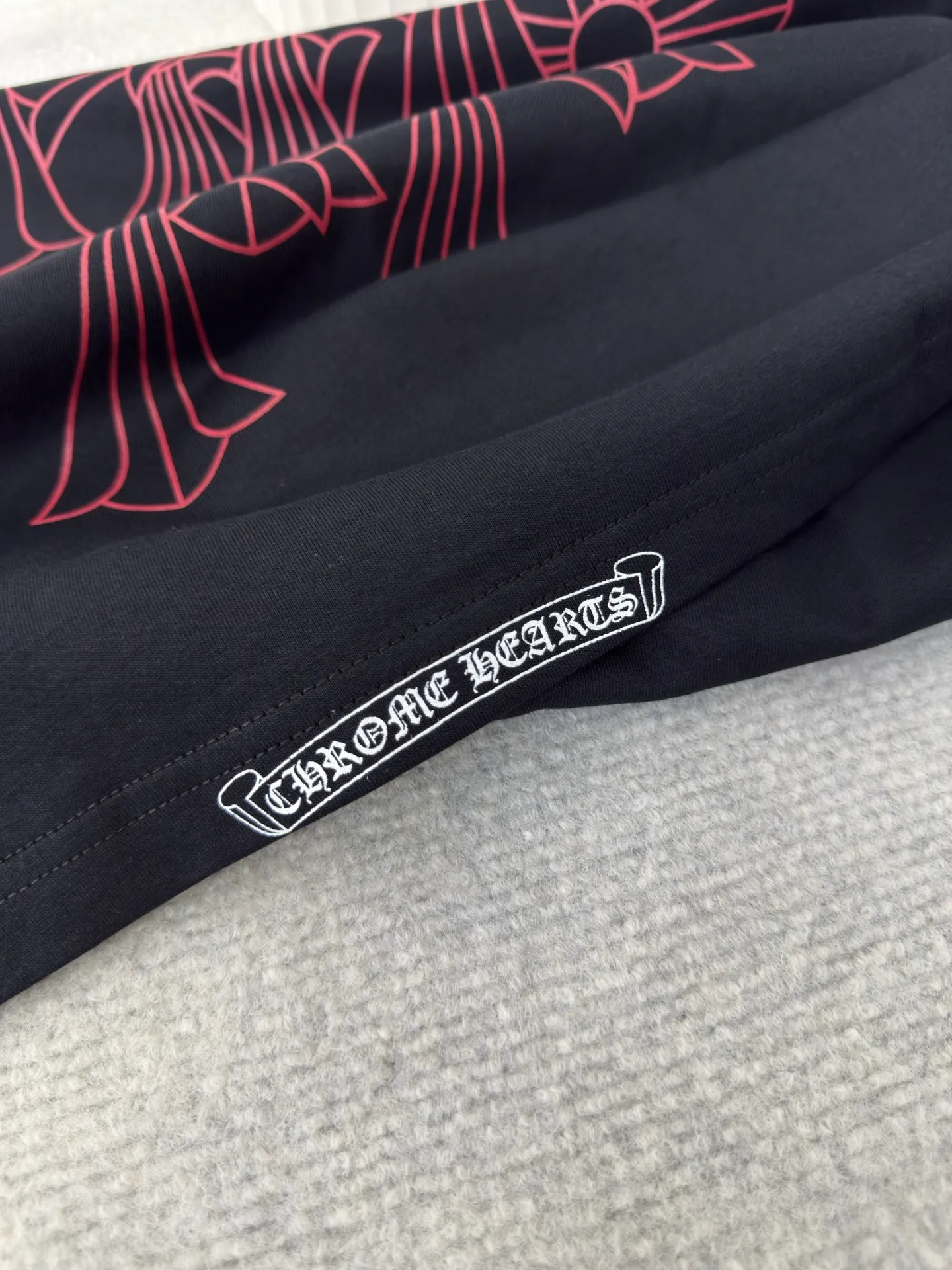 P240 Chrome Hearts/Vine Sword Phantom Cross Short Sleeves Authentic Open Edition - Physical Counter - Top Luxury Quality 🆚 Instant sale of all editions on the market Fabric is made of 26 weave 200g cotton material Printing is done with hand glue printing Customized accessories Size S M L